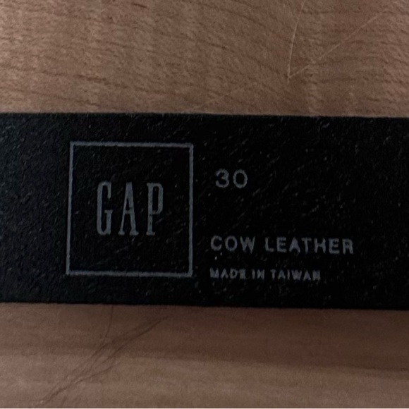 NWOT GAP Black Leather Belt with Silver Buckle - Picture 4 of 4